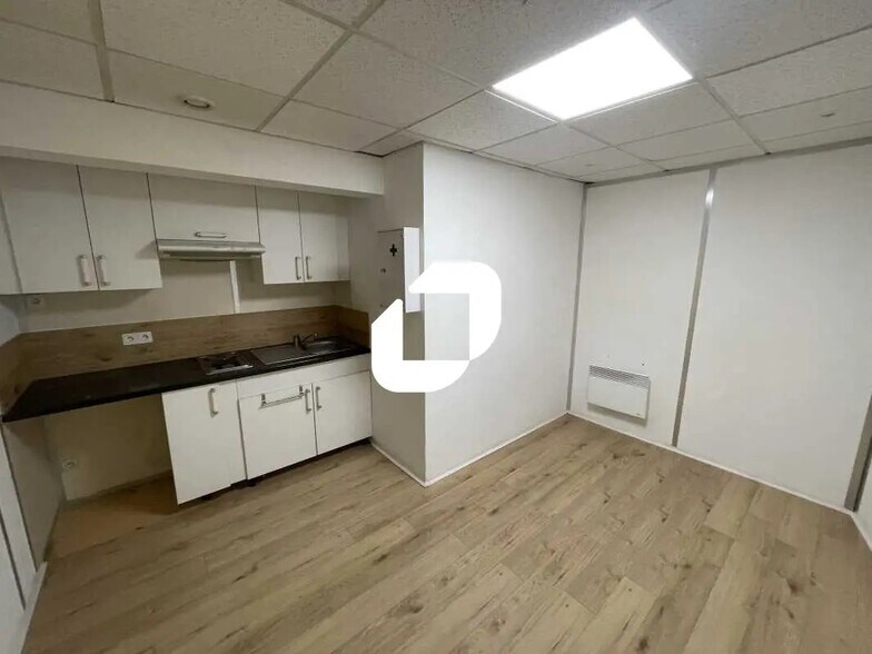 Office in Vitry-sur-Seine for lease - Building Photo - Image 3 of 7