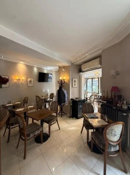 Multifamily in Boulogne-Billancourt for sale - Interior Photo - Image 2 of 10