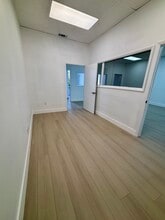 429 W Hallandale Beach Blvd, Hallandale, FL for lease Interior Photo- Image 2 of 7