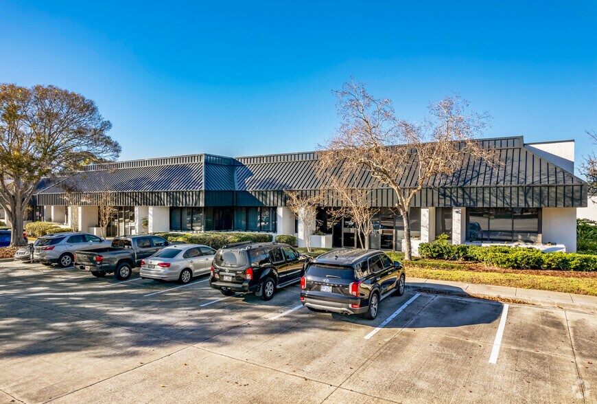 5576-5596 Rio Vista Dr, Clearwater, FL for sale - Building Photo - Image 2 of 8