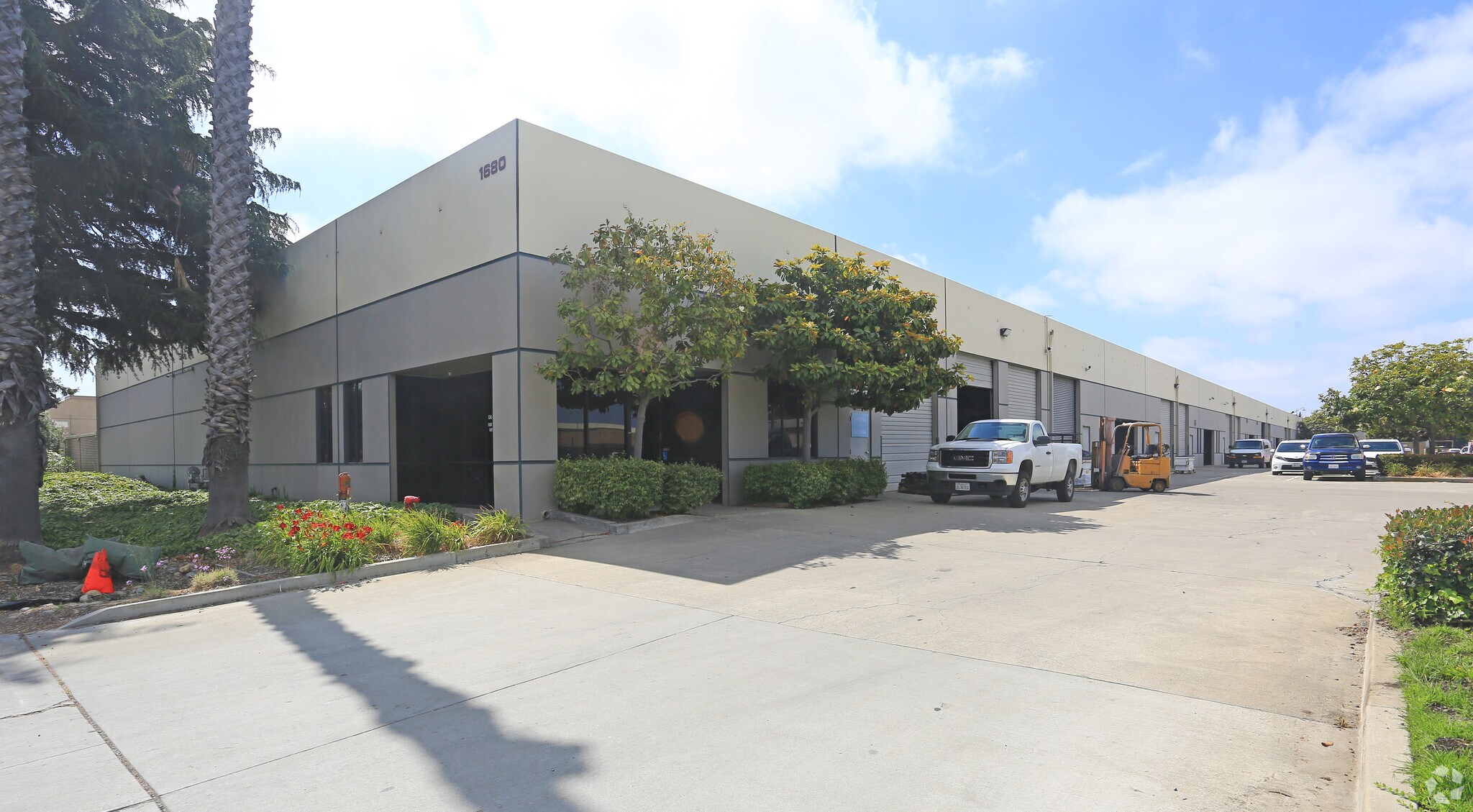 1680 W Winton Ave, Hayward, CA à louer Photo principale- Image 1 de 9