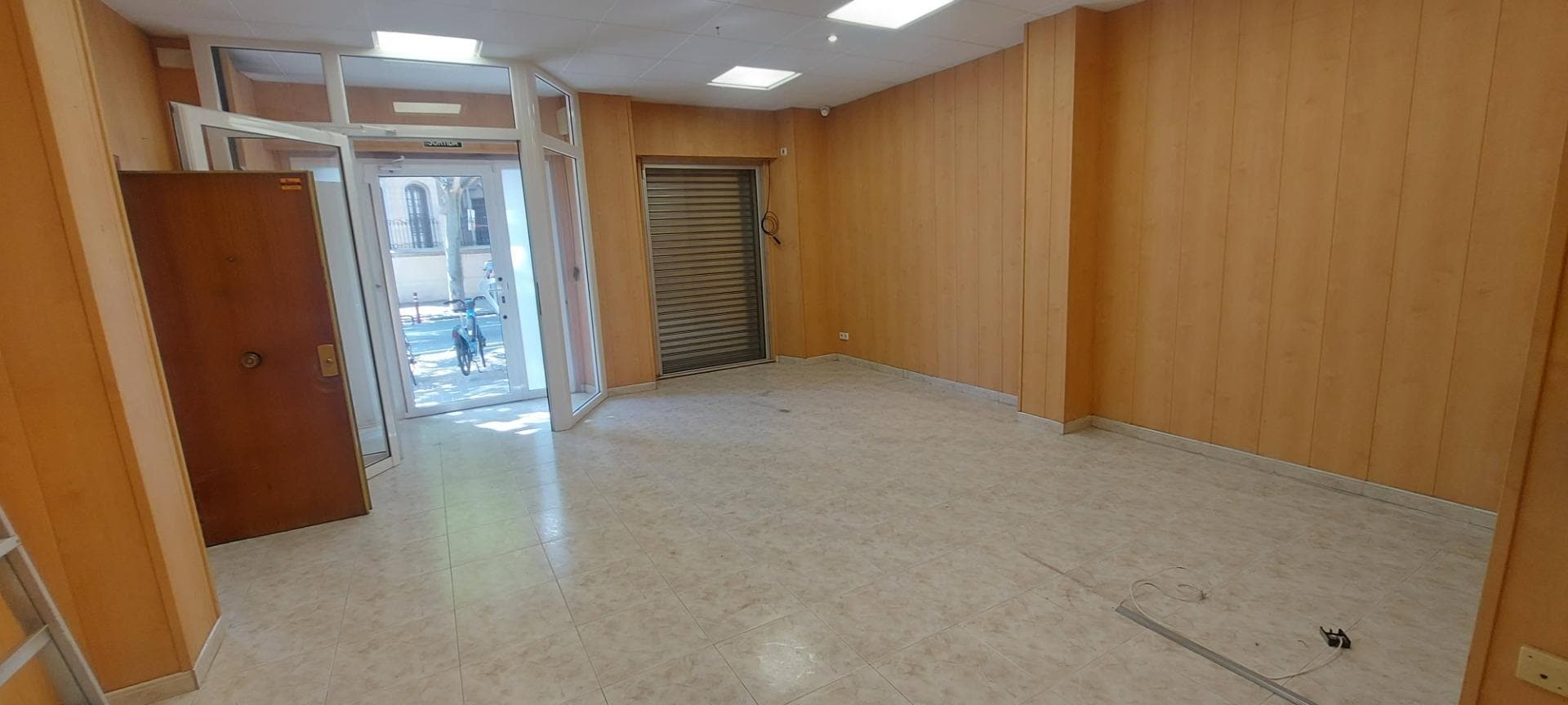 Retail in Barcelona, Barcelona for lease Interior Photo- Image 1 of 12
