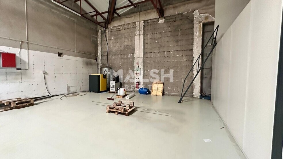 Flex in Lancié for lease - Interior Photo - Image 3 of 7
