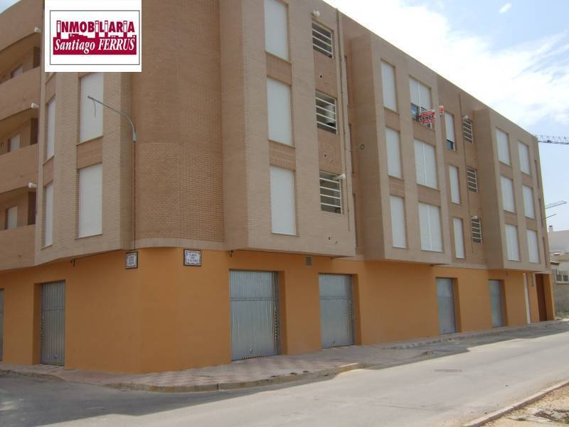 Commerce de détail dans Almussafes à louer Photo du bâtiment- Image 1 de 3