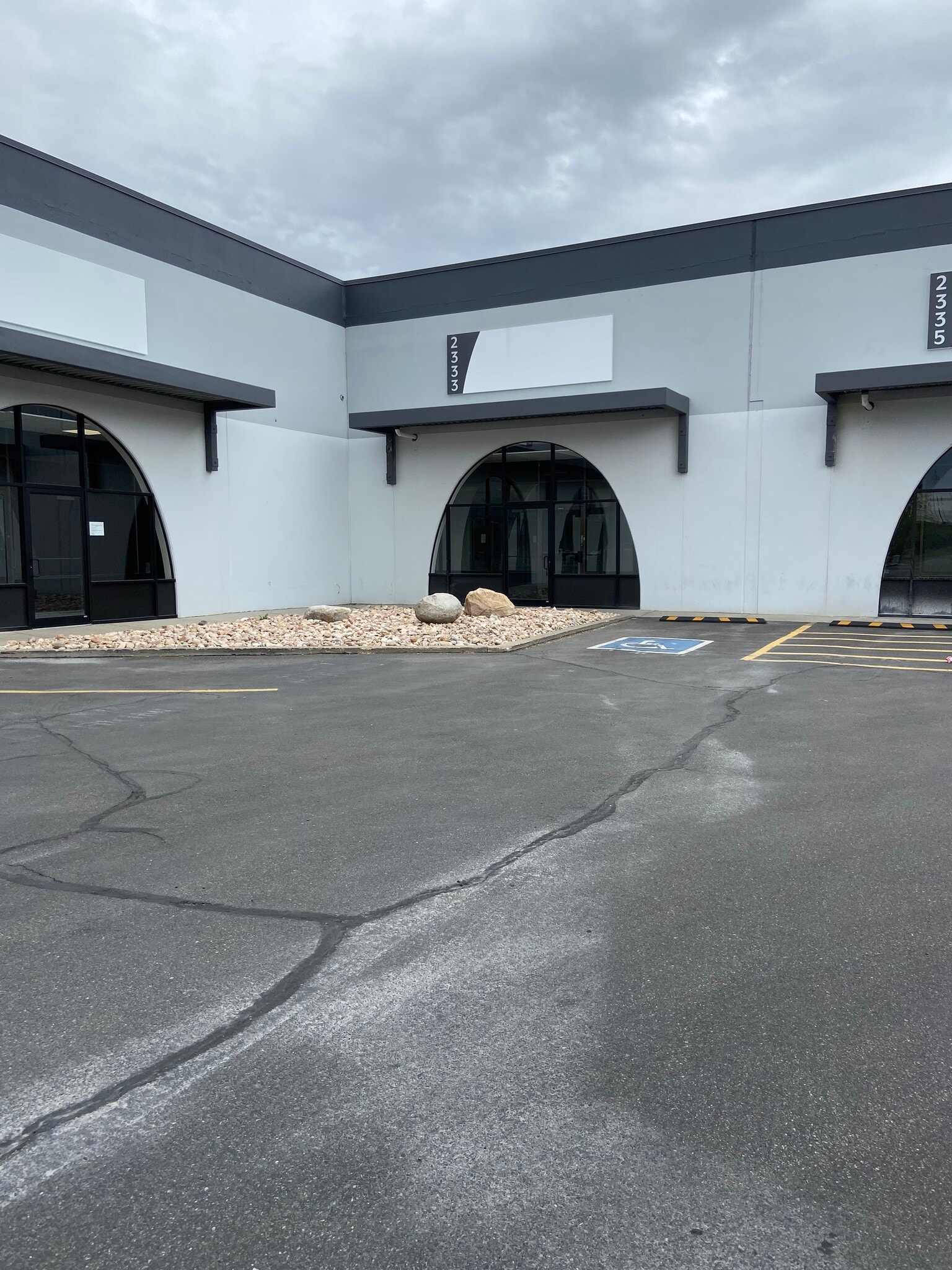 2319-2351 S Decker Lake Blvd, Salt Lake City, UT for lease Building Photo- Image 1 of 8