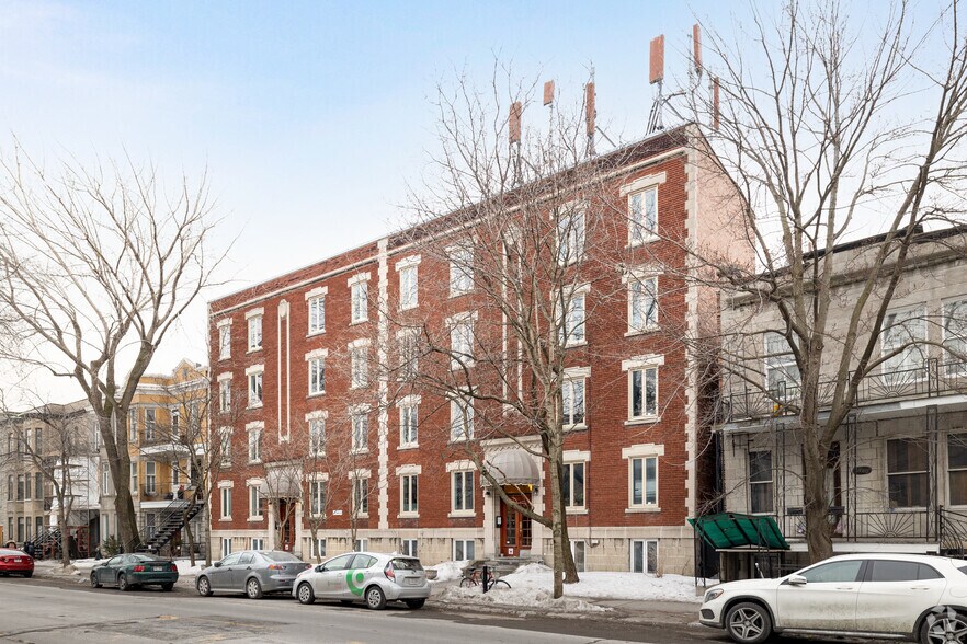 3870 Rue Saint-Hubert, Montréal, QC à vendre - Photo principale - Image 1 de 1