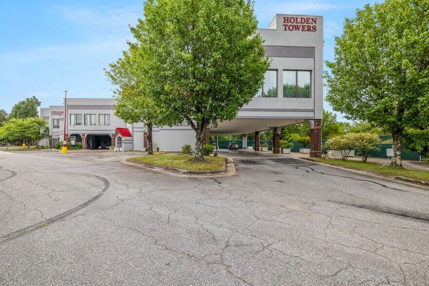 3800 S Holden Rd, Greensboro, NC à louer - Photo du bâtiment - Image 2 de 2