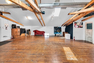 1402 Queen St E, Toronto, ON for lease Interior Photo- Image 2 of 6
