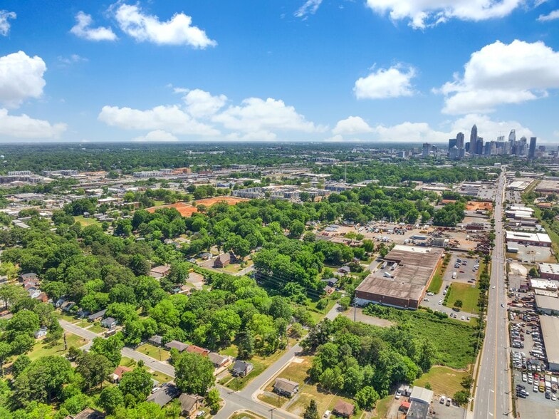 2908-2918 N Graham St, Charlotte, NC à louer - Photo du bâtiment - Image 3 de 7