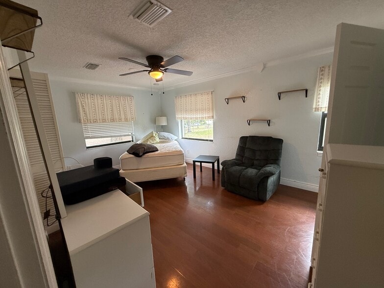 39106 Grays Airport Rd, Lady Lake, FL for sale - Building Photo - Image 1 of 8