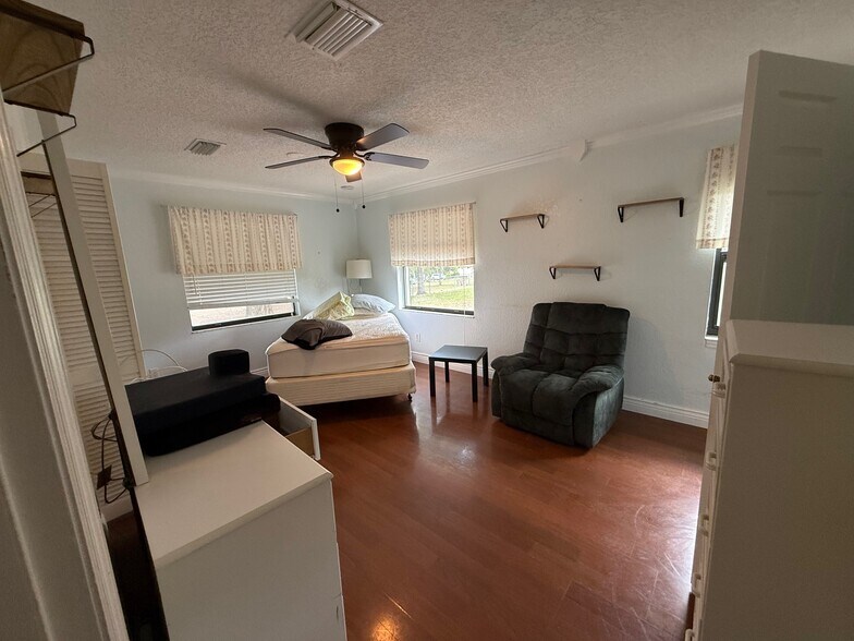 39106 Grays Airport Rd, Lady Lake, FL à vendre - Photo du bâtiment - Image 1 de 8
