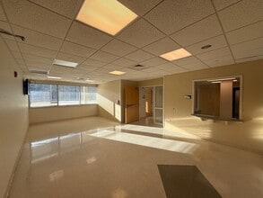 107 Mount Nebo Pointe Dr, Pittsburgh, PA for lease Interior Photo- Image 1 of 5