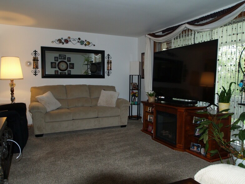 1545 East and West Rd, West Seneca, NY à vendre - Photo du bâtiment - Image 3 de 9