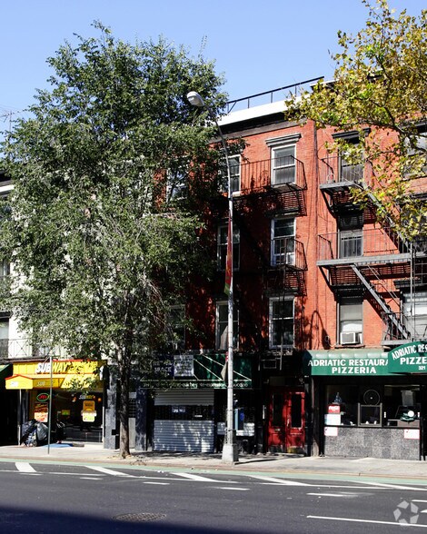 319 First Ave, New York, NY for lease - Primary Photo - Image 1 of 4