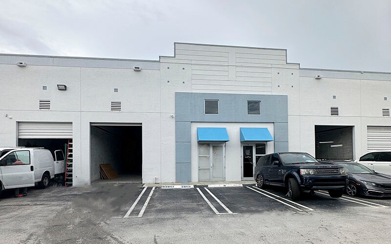 2365 NW 70th Ave, Miami, FL for lease - Building Photo - Image 2 of 18