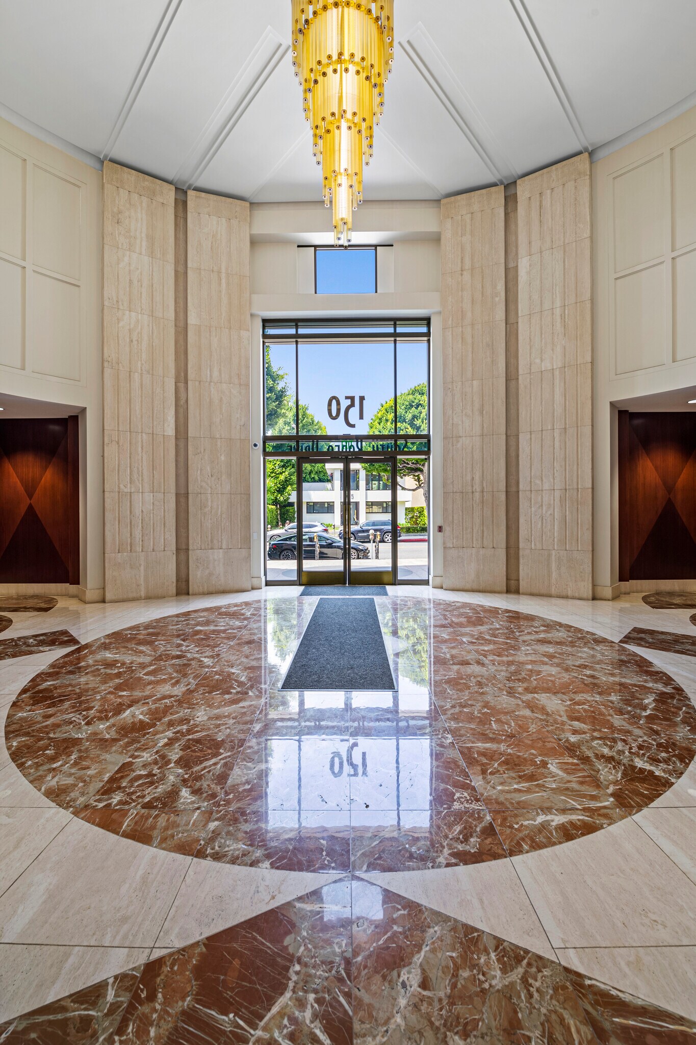 150 S Rodeo Dr, Beverly Hills, CA for lease Primary Photo- Image 1 of 5