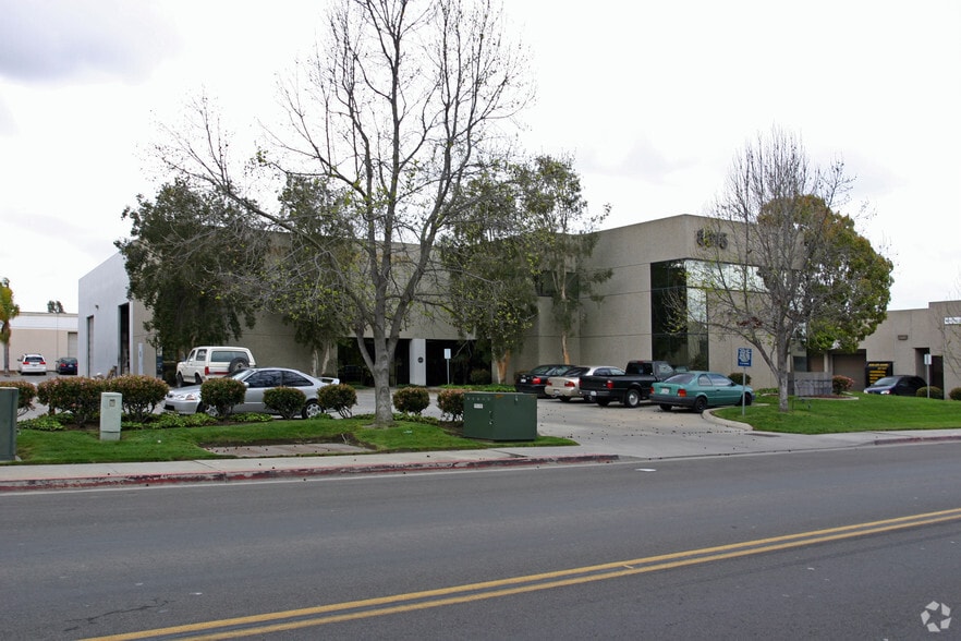 8015 Silverton Ave, San Diego, CA for lease - Building Photo - Image 3 of 7