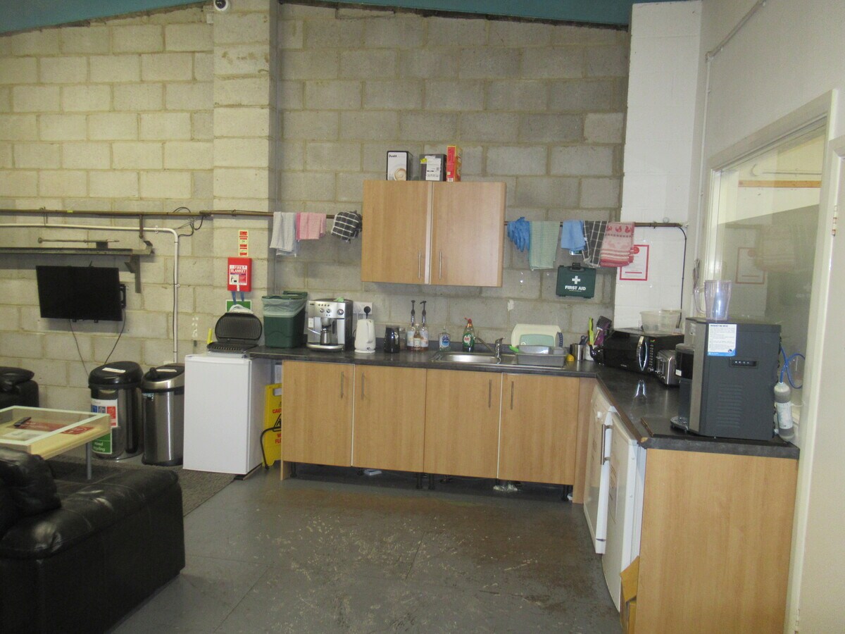 Beverley Way, New Malden, SRY KT3 4PT - Unit 2 - - Interior Photo - Image 1 of 4