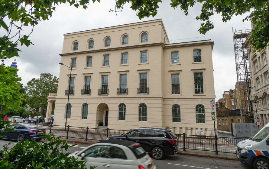 35 Park Crescent Mews, Londres à louer - Photo du bâtiment - Image 1 de 4
