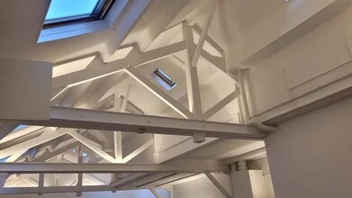 Retail in Paris for lease Interior Photo- Image 1 of 2