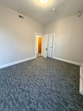 47-61 Langley Rd, Newton, MA à louer Photo intérieure- Image 2 de 2