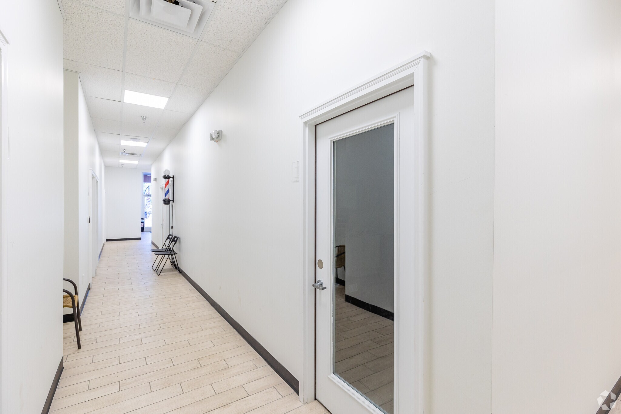 4244-4944 Poplar Level Rd, Louisville, KY à louer Photo intérieure- Image 1 de 2