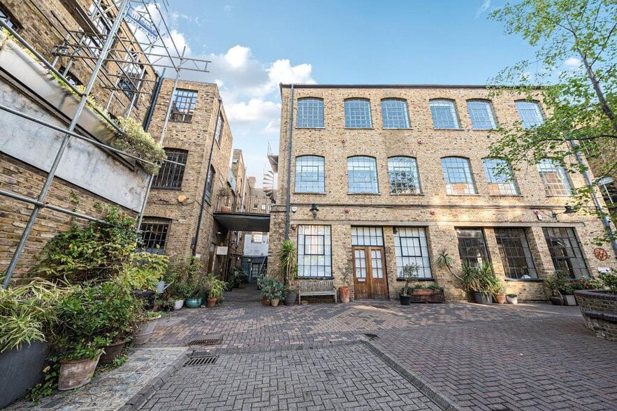 38 Kingsland Rd, London for lease - Building Photo - Image 2 of 23