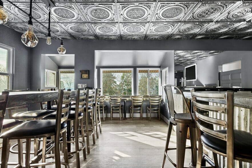 28670 CA-18 Hwy, Skyforest, CA à vendre - Photo intérieure - Image 2 de 18