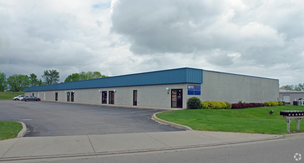 305-330 Smith Dr, Clayton, OH for lease - Building Photo - Image 2 of 5