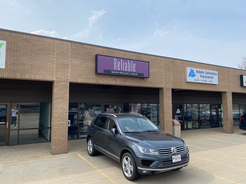 2431-2567 Milton Ave, Janesville, WI for lease - Building Photo - Image 2 of 4