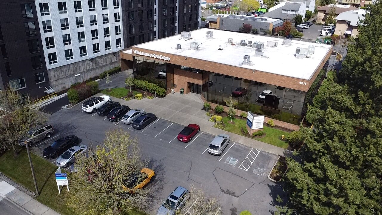 4211 Alderwood Mall Blvd, Lynnwood, WA à louer Photo principale- Image 1 de 10