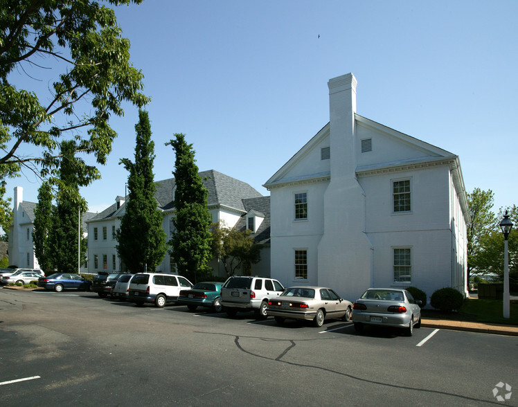 5008 Monument Ave, Richmond, VA à louer - Photo du bâtiment - Image 2 de 4