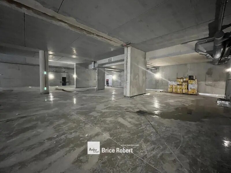 Flex in Villeurbanne for sale Building Photo- Image 1 of 6