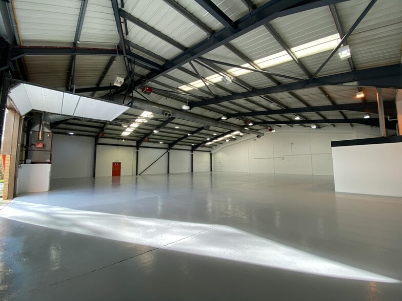 10 Cairn Ct, East Kilbride for lease - Building Photo - Image 3 of 20