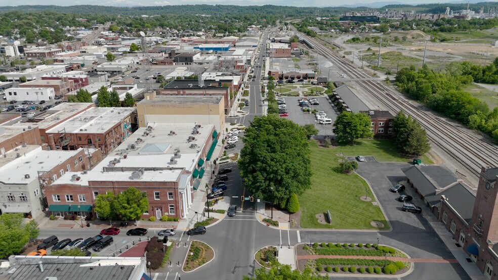 217 Broad St, Kingsport, TN à vendre - Vidéo sur l’inscription commerciale - Image 2 de 26