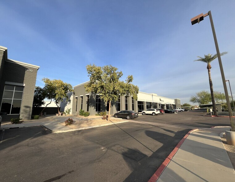 1830 N 95th Ave, Phoenix, AZ à louer - Photo du bâtiment - Image 2 de 10