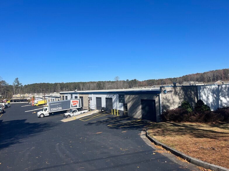 6480 Chupp Rd, Lithonia, GA à louer - Photo du bâtiment - Image 2 de 4