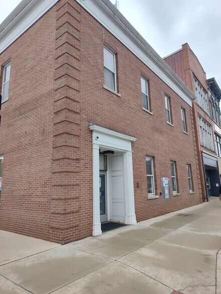 701 Perry St, Napoleon, OH à vendre - Photo du bâtiment - Image 2 de 11