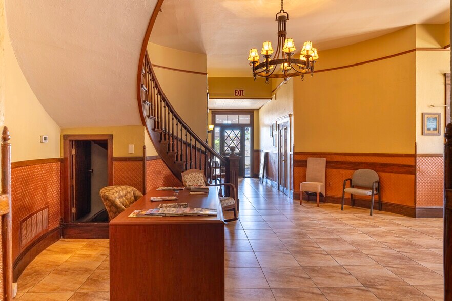 1 E Apache St, Wickenburg, AZ à vendre - Photo intérieure - Image 2 de 37