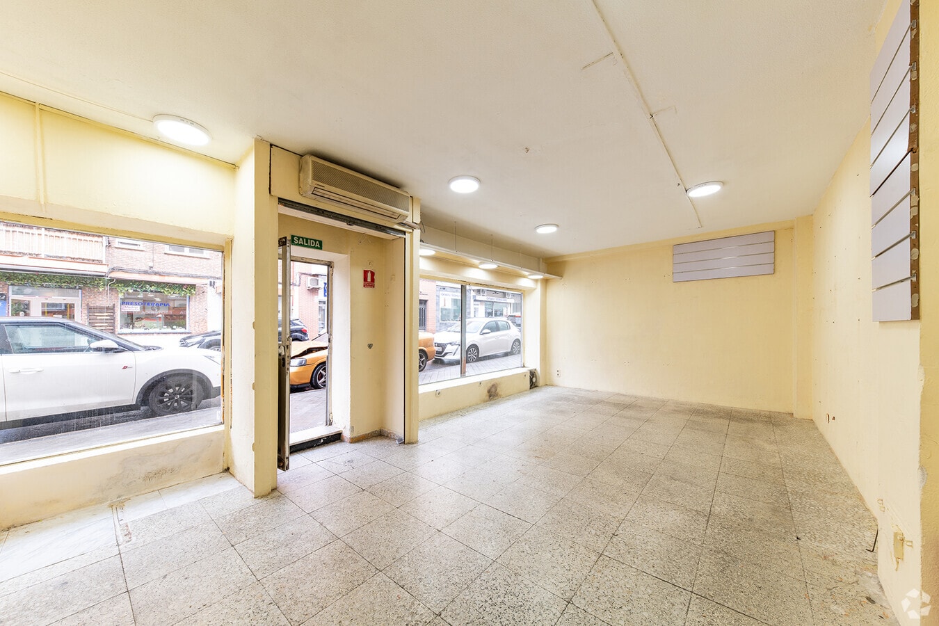 Madrid, MAD 28017 - Unit Puerta 05 -  - Interior Photo - Image 2 of 10