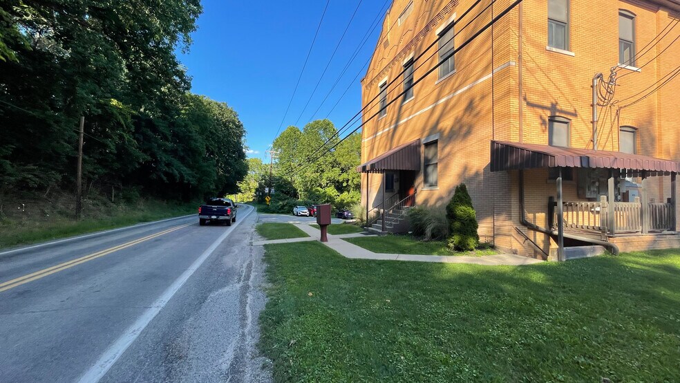 7621 Noblestown Rd, Mc Donald, PA à vendre - Photo du bâtiment - Image 3 de 10