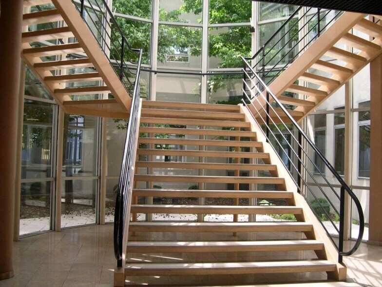 5 Allée Rosa Luxemburg, Eragny for lease - Building Photo - Image 3 of 8