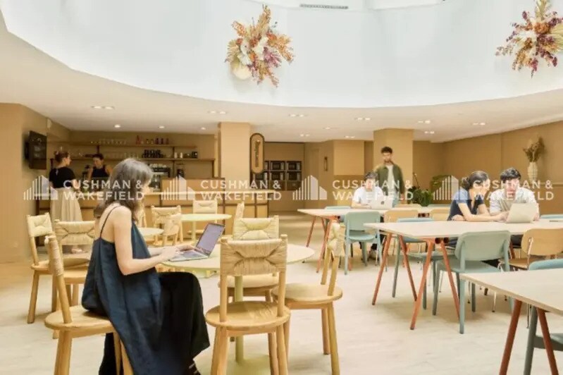 Coworking Space in Paris for lease - Interior Photo - Image 2 of 9
