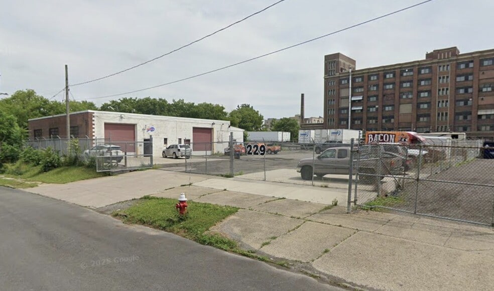 229 French, Buffalo, NY for sale - Building Photo - Image 3 of 9