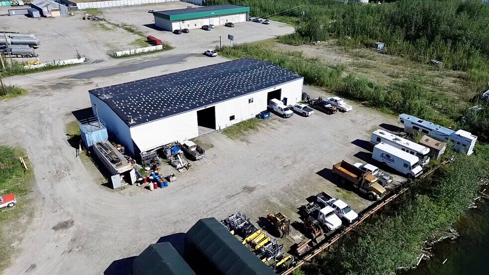 1285 Queens Way, Fairbanks, AK à vendre - Photo du bâtiment - Image 3 de 45