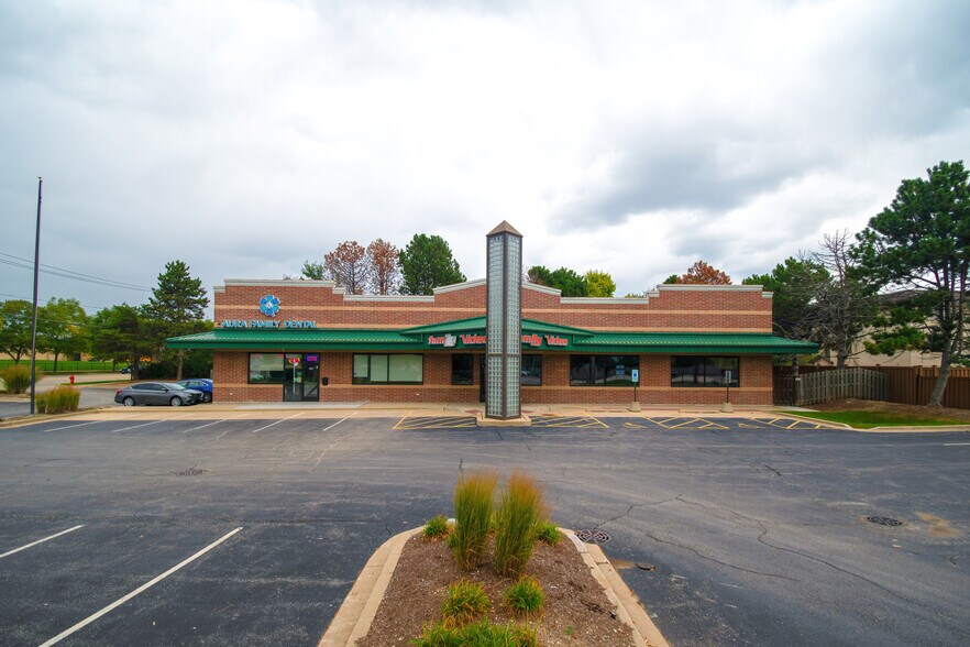 740 W Hintz Rd, Wheeling, IL à louer - Photo du bâtiment - Image 2 de 8