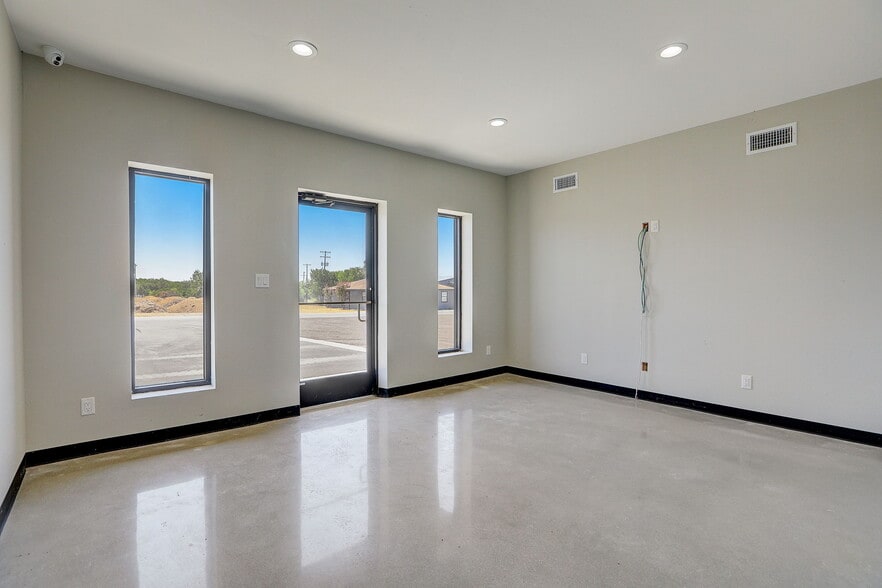 1069 County Road 264, Bertram, TX for lease - Interior Photo - Image 3 of 16