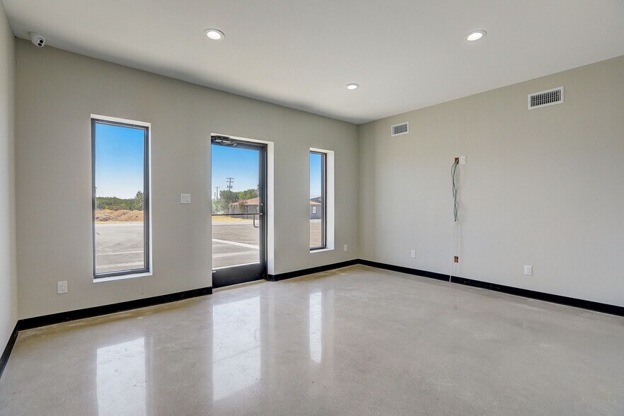 1069 County Road 264, Bertram, TX à louer - Photo intérieure - Image 3 de 16