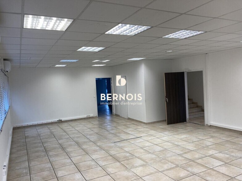 Bureau dans La Seyne-sur-Mer à louer - Photo du bâtiment - Image 3 de 6