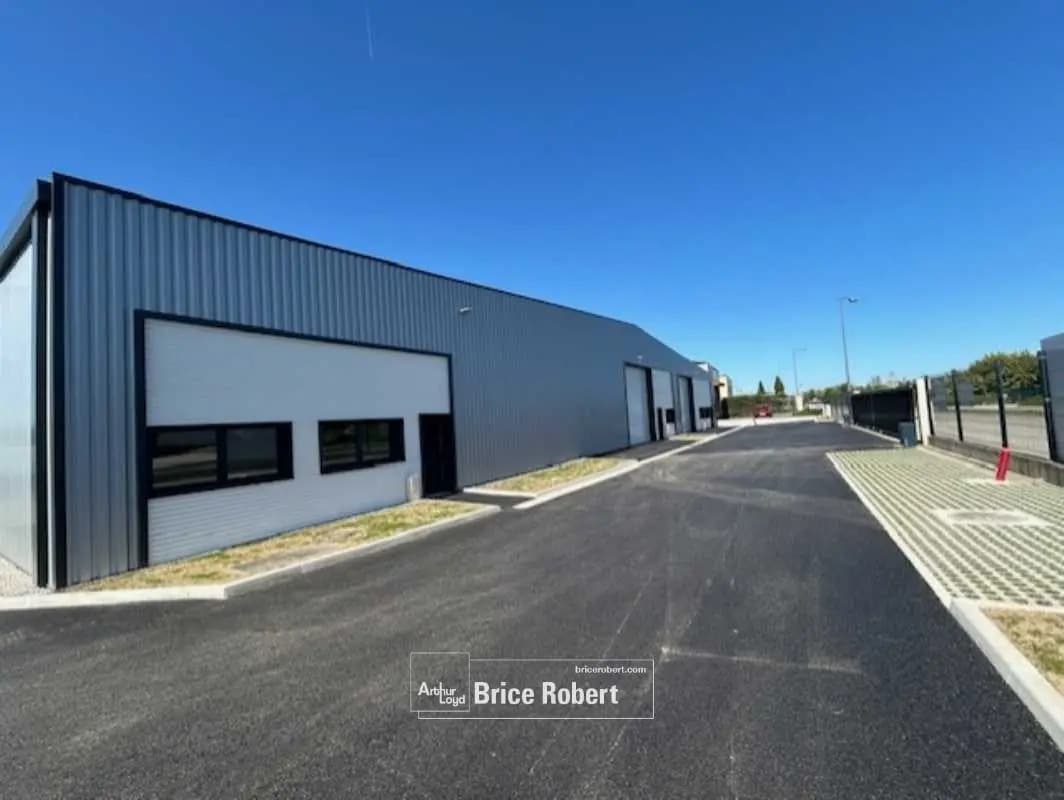 Office in Genas for lease Building Photo- Image 1 of 2